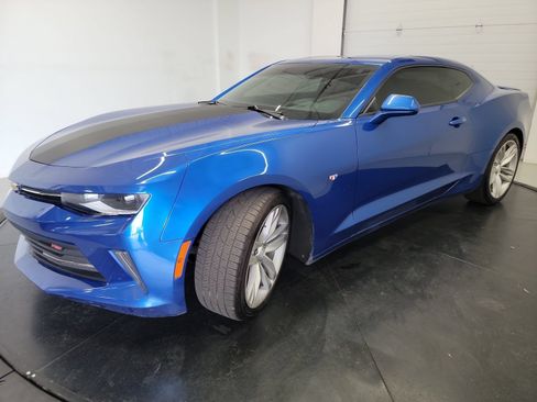 Used 2018 Chevrolet Camaro LT RWD image 3