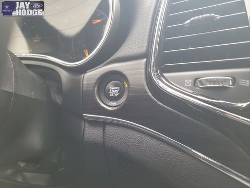 Used 2019 Jeep Grand Cherokee Limited image 22