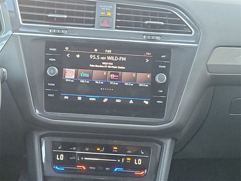 Used 2022 Volkswagen Tiguan SE image 21