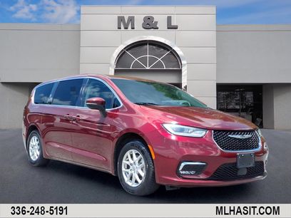 Certified 2023 Chrysler Pacifica Touring-L