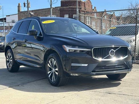 Used 2023 Volvo XC60 B5 Core image 3