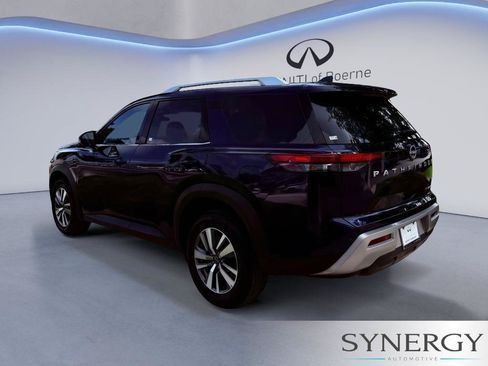 Used 2025 Nissan Pathfinder SL AWD/4WD image 7