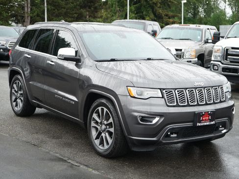 Used 2017 Jeep Grand Cherokee Overland AWD/4WD image 7
