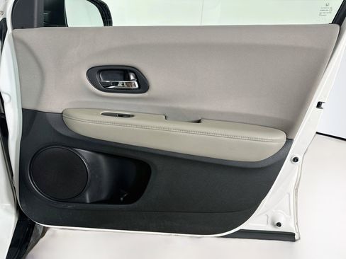 Used 2018 Honda HR-V LX image 30