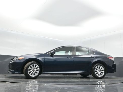 Used 2018 Toyota Camry LE image 30