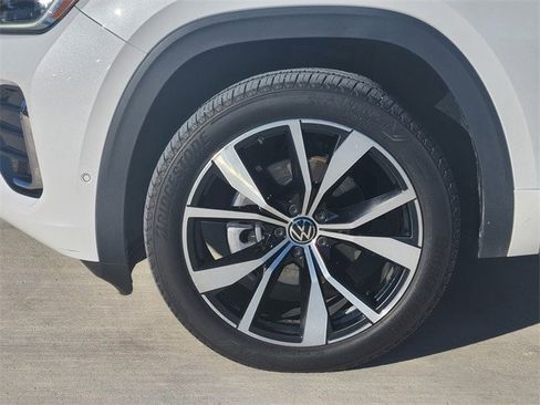 Used 2024 Volkswagen Atlas SEL Premium R-Line image 7