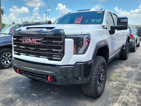 Used 2025 GMC Sierra 2500 AT4X AWD/4WD image 3