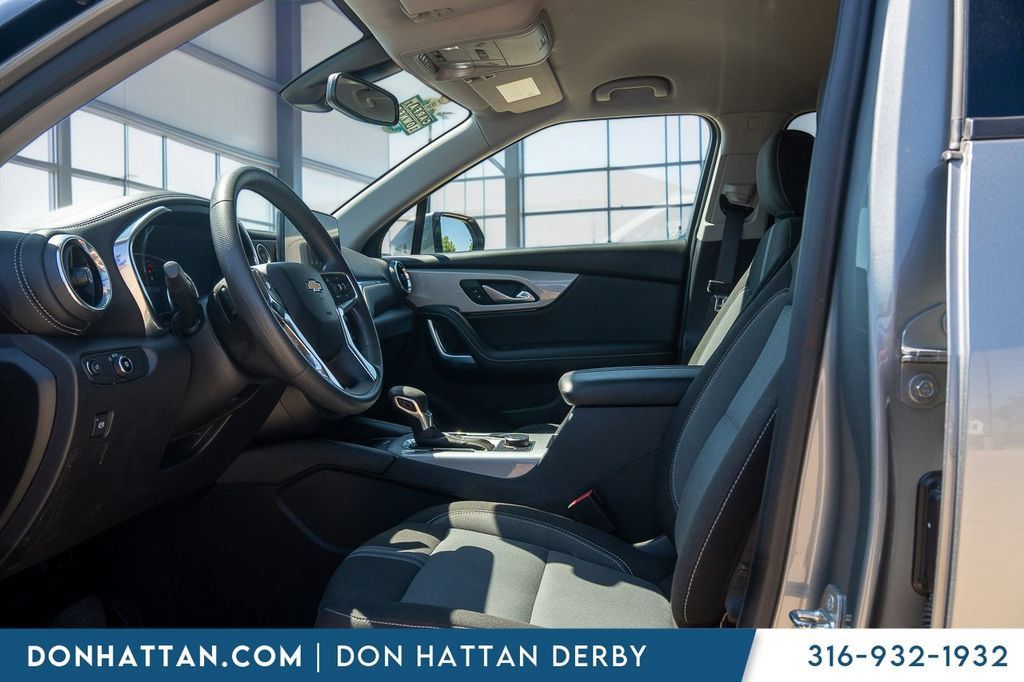 Used 2023 Chevrolet Blazer LT w/ Convenience Package FWD image 3