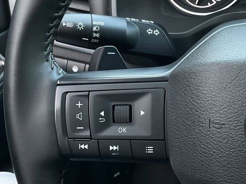 Used 2025 Nissan Rogue SV FWD image 23
