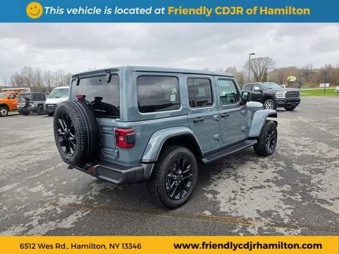 Used 2025 Jeep Wrangler Unlimited Sahara AWD/4WD image 5