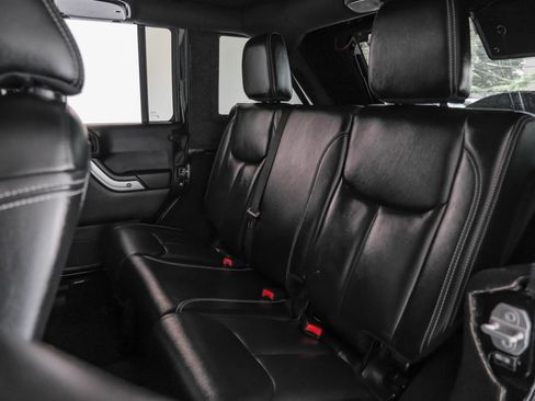 Used 2016 Jeep Wrangler Unlimited Rubicon image 34