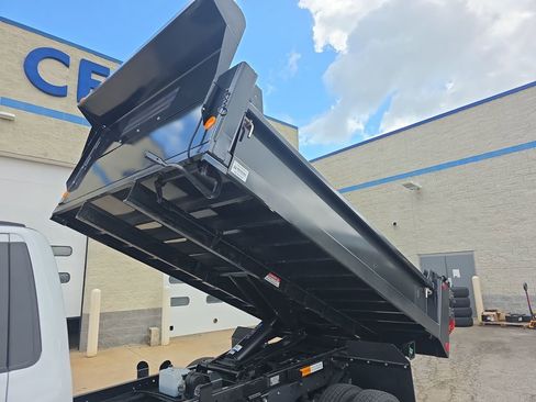 New 2025 Ford F550 4x4 Regular Cab Super Duty image 13