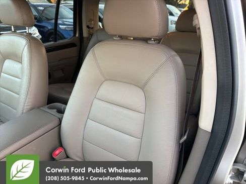 Used 2005 Ford Explorer Limited image 24