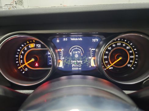 Used 2018 Jeep Wrangler Unlimited Sahara w/ Uconnect 4C Nav & Sound Group AWD/4WD image 16