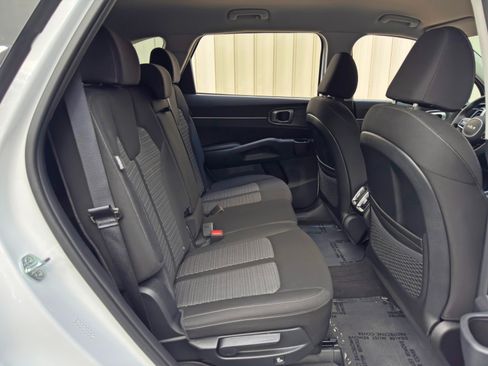 Used 2024 Kia Sorento LX FWD image 35