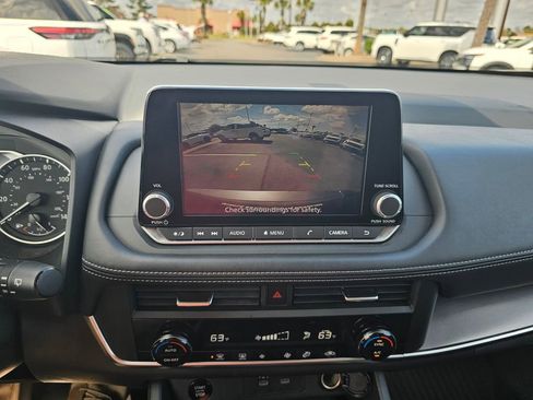 Used 2025 Nissan Rogue SV image 21