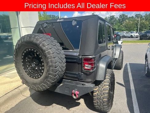Used 2017 Jeep Wrangler Unlimited Rubicon AWD/4WD image 12