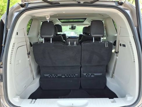 Used 2017 Chrysler Pacifica Limited FWD image 12