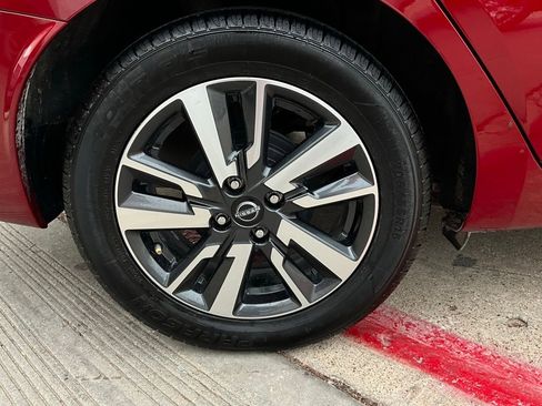 Used 2025 Nissan Versa SV image 9