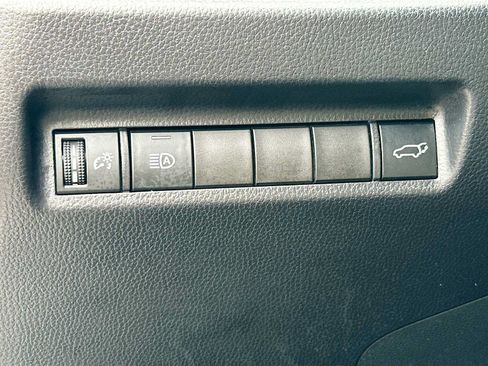 Used 2022 Toyota RAV4 XLE w/ Convenience Package FWD image 12