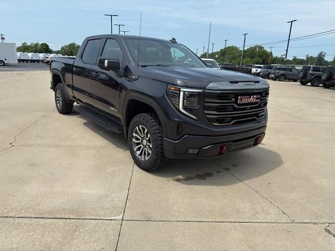 Used 2023 GMC Sierra 1500 AT4 w/ AT4 Preferred Package image 7