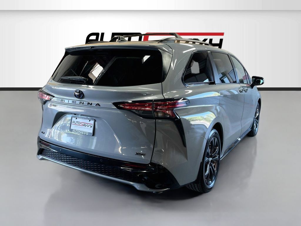 Used 2025 Toyota Sienna XSE w/ XSE Premium Package FWD image 7