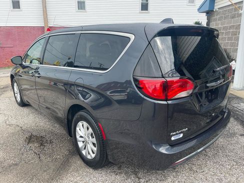 Used 2019 Chrysler Pacifica Touring Plus w/ Cold Weather Group FWD image 6