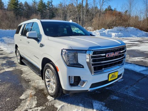 Used 2022 GMC Yukon XL SLT w/ SLT Premium Package image 3