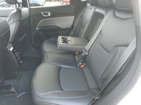 New 2026 Jeep Compass Latitude image 14