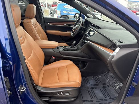 Used 2023 Cadillac XT5 Premium Luxury w/ LPO, Floor Liner Package image 18