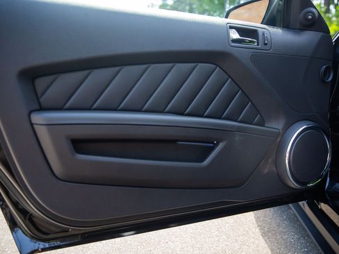 Used 2010 Ford Mustang GT RWD image 43