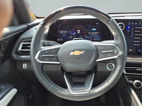 Used 2025 Chevrolet Traverse High Country FWD image 5
