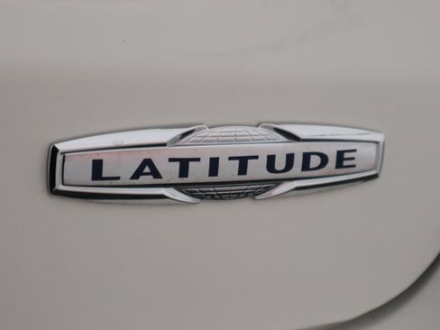 Used 2018 Jeep Compass Latitude w/ Popular Equipment Group AWD/4WD image 36
