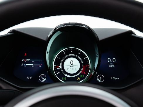 Used 2023 Aston Martin V8 Vantage Roadster image 37