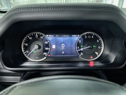 Used 2023 Land Rover Defender 110 X-Dynamic SE AWD/4WD image 17