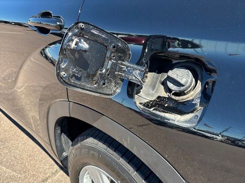 Used 2024 Toyota Highlander LE AWD/4WD image 32