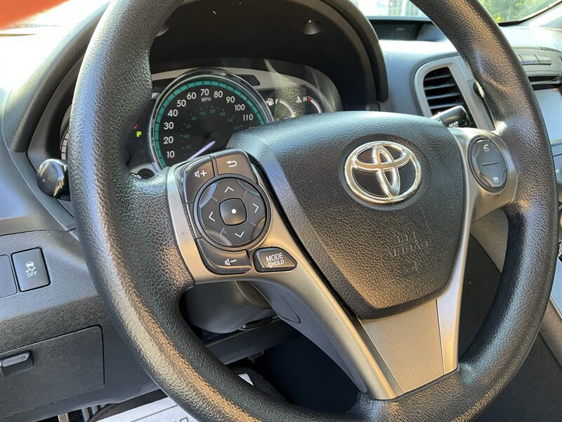 Used 2013 Toyota Venza LE AWD/4WD image 23