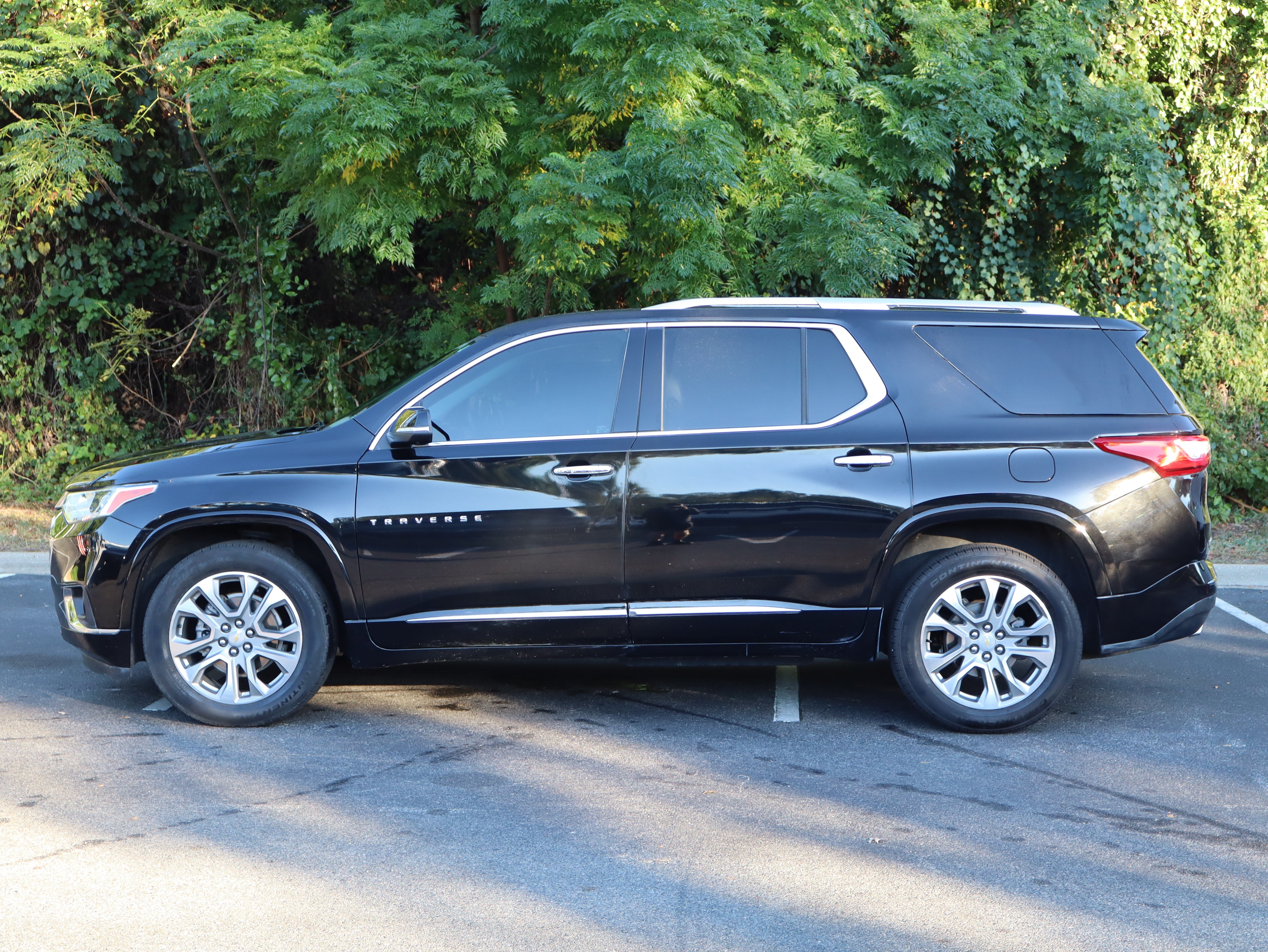Used 2021 Chevrolet Traverse Premier FWD image 6