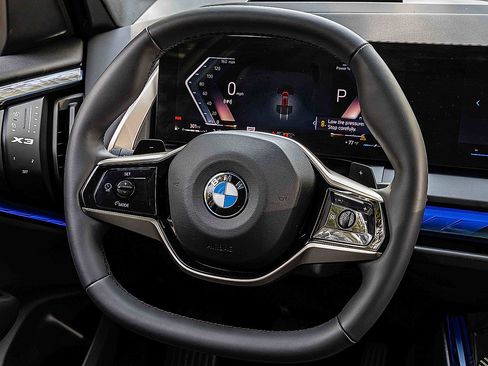 Used 2025 BMW X3 xDrive30i w/ Premium Package image 9