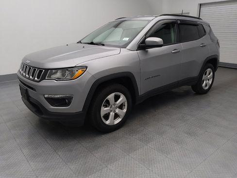 Used 2018 Jeep Compass Latitude w/ Cold Weather Group AWD/4WD image 2