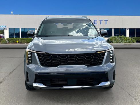 Used 2025 Kia Sorento S image 2