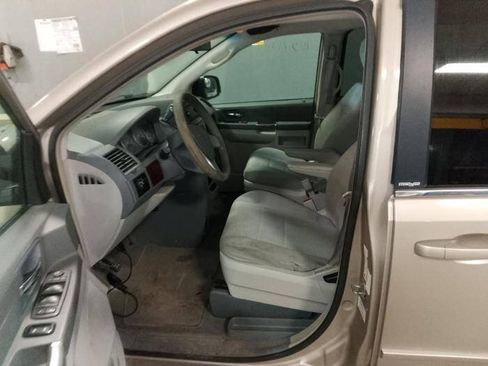 Used 2009 Chrysler Town & Country LX FWD image 23