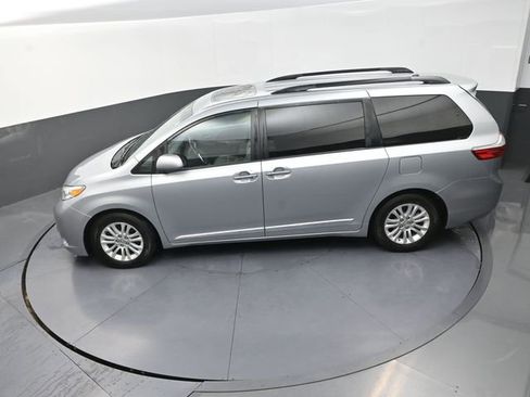 Used 2015 Toyota Sienna XLE w/ XLE Navigation Package image 15