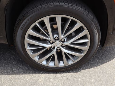Used 2025 Buick Enclave Avenir w/ Super Cruise Package FWD image 13