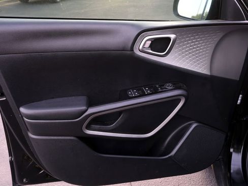 Used 2025 Kia Soul LX w/ LX Technology Package image 22