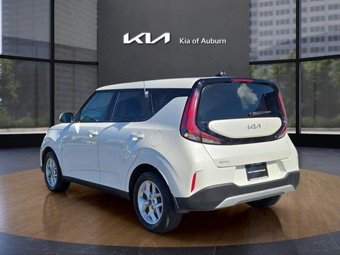 Used 2025 Kia Soul LX w/ LX Technology Package image 9