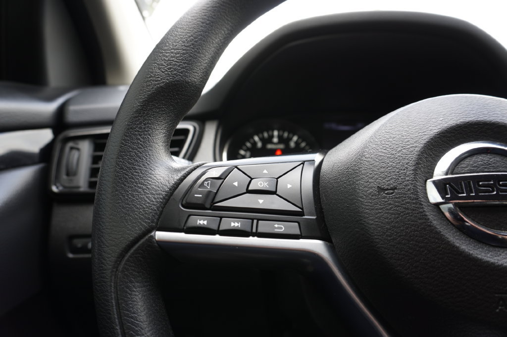 Used 2017 Nissan Rogue Sport SV AWD/4WD image 19