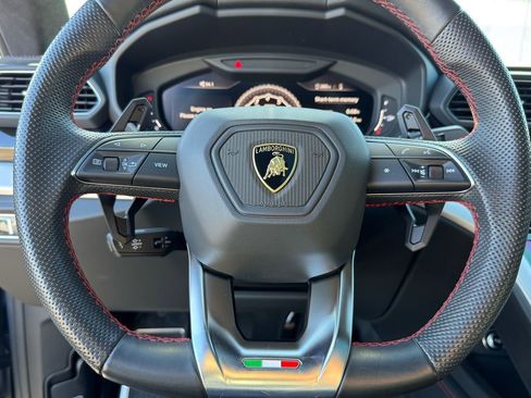 Used 2020 Lamborghini Urus Base image 26