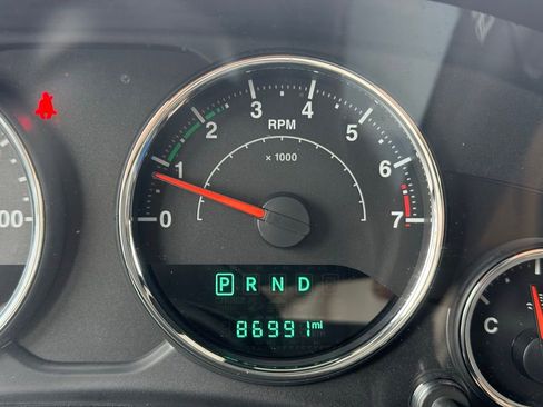 Used 2017 Jeep Wrangler Sahara w/ Mopar Chrome Edition Group image 19