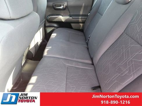 Used 2018 Toyota Tacoma TRD Sport image 31